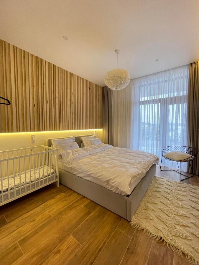 Be Be Chalet - Premium Jacuzi & Private Pool Bukovel Bagian luar foto