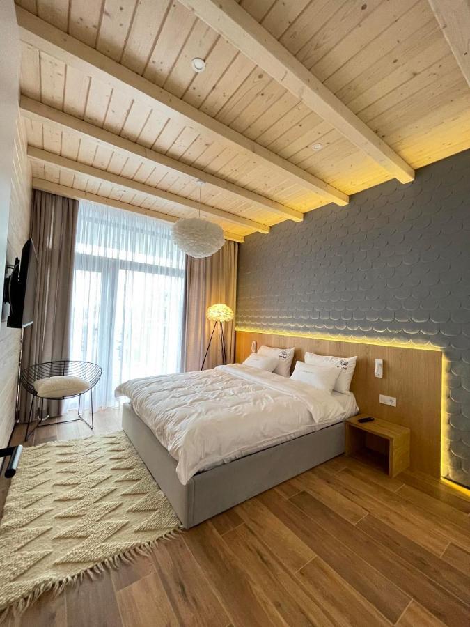 Be Be Chalet - Premium Jacuzi & Private Pool Bukovel Bagian luar foto