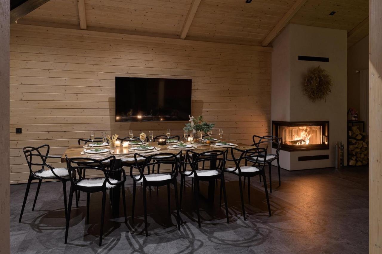 Be Be Chalet - Premium Jacuzi & Private Pool Bukovel Bagian luar foto