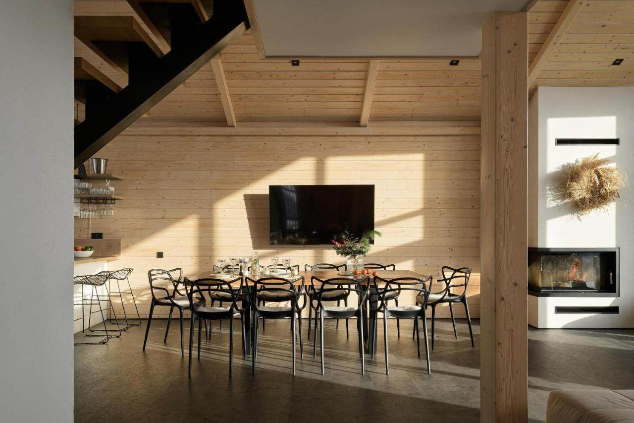 Be Be Chalet - Premium Jacuzi & Private Pool Bukovel Bagian luar foto